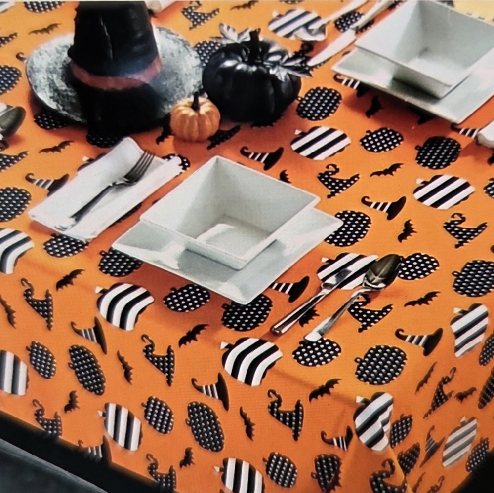 Cynthia Rowley Halloween Tablecloth 60 X 84" Witch Hat Pumpkins, Bats Easy Care